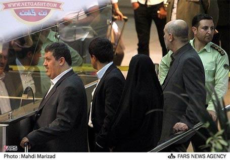 عکس هایی از ورود مهدی هاشمی به تهران و حضور در فرودگاه امام