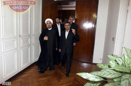 دکتر احمدی نژاد کلید پاستور را به دکتر روحانی تحویل داد - گزارش تصویری