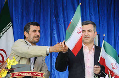 احمدی نژاد ایران را به دست مشایی سپرد
