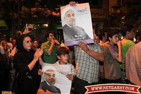 نظرات جالب کاربران به عکس های شادی هواداران پس از پروزی حسن روحانی+ عکس