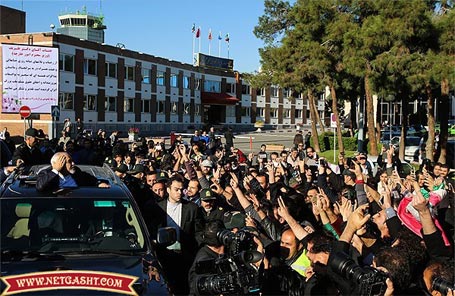  تصاویری از استقبال مردم در فرودگاه از تیم هسته ای و دکتر ظریف + مراسم شادی و پایکوبی مردم بعد ار توافق هسته ای در میدان ولیعصر