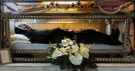 نمایش جنازه های فاسد نشده راحبان و کشیش های مسیحی در کلیسای رم