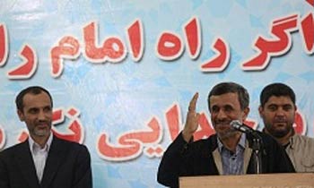 سکوت احمدی نژاد شکست (در شورای خط امام خوزستان): ریزگردها عذاب الهی نیستند، وجود شما عذاب الهی است